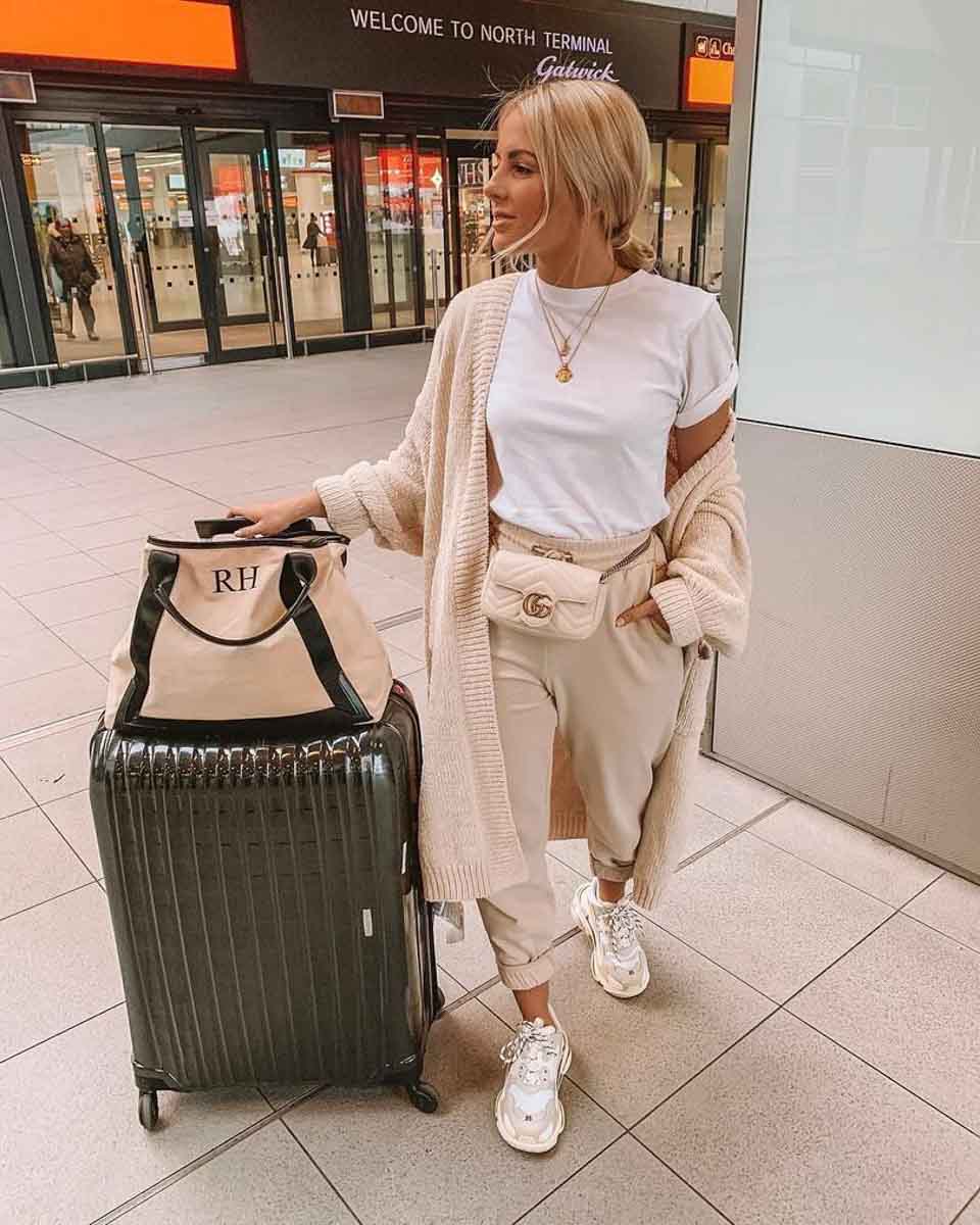 what to wear long haul flight best airport outfits (12) - Polkadot
