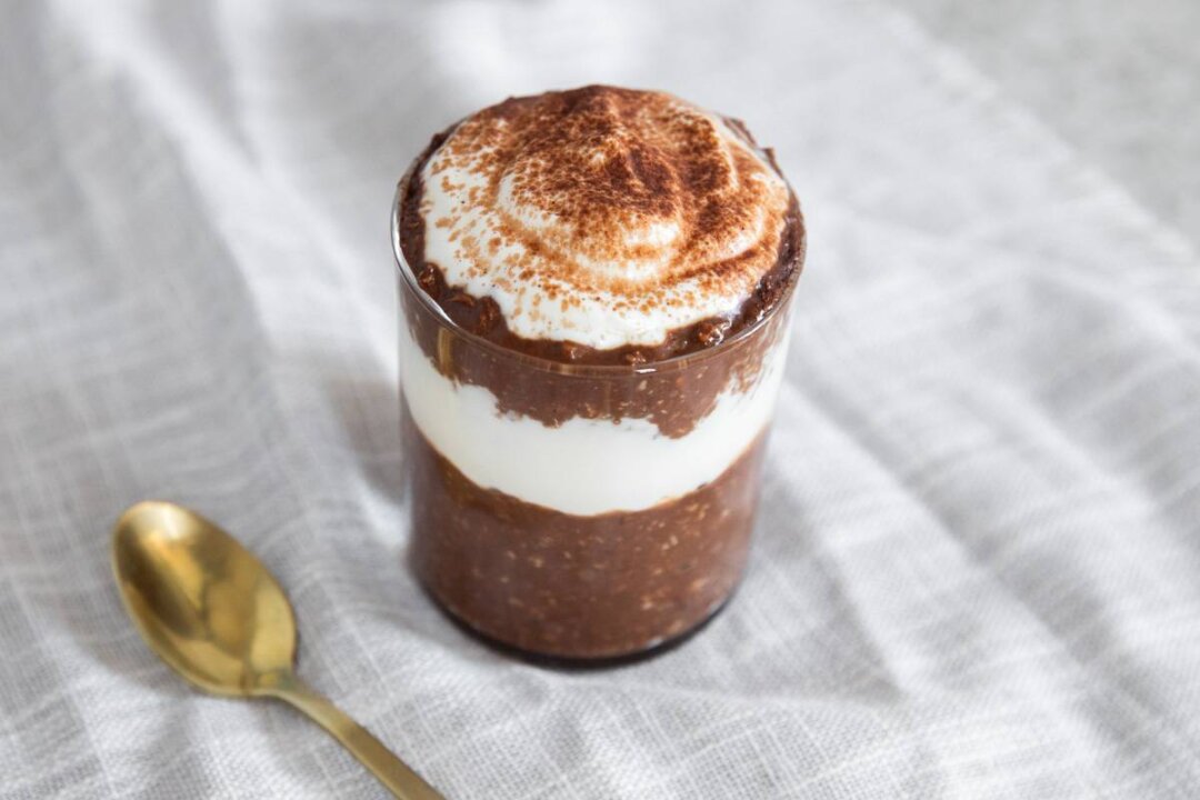 Tiramisu Overnight Oats Recipe (Healthy + Vegan!)