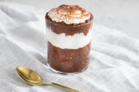 Tiramisu Overnight Oats Recipe (Healthy + Vegan!)