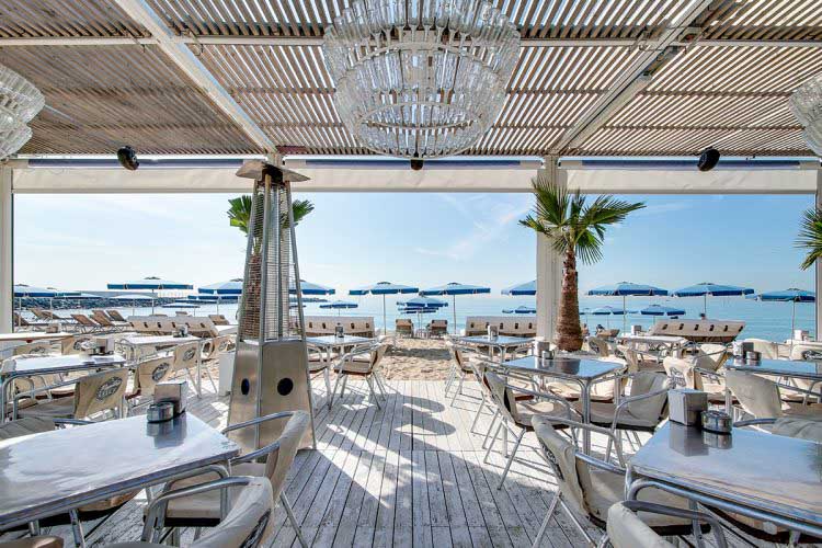 Beach clubs to relax & party in Barcelona! : Tips for holidays in Barcelona