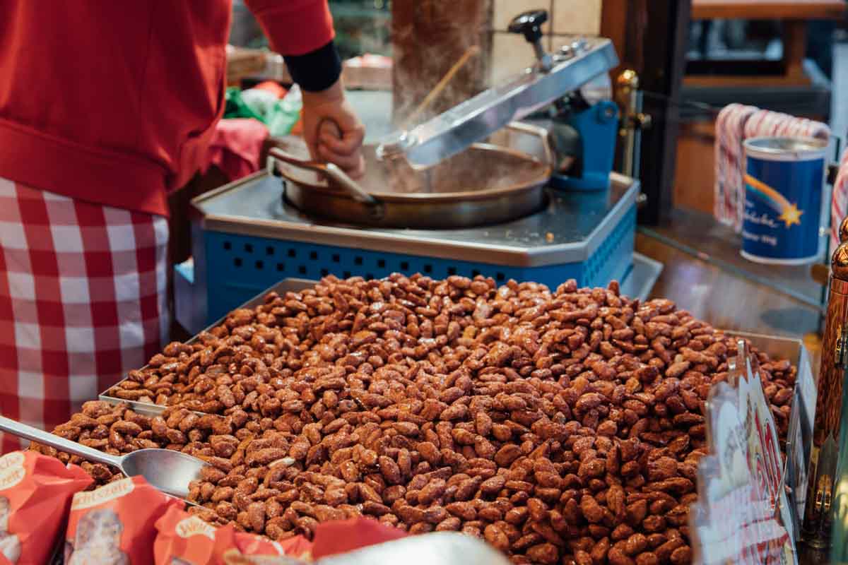 Best German Christmas Market Food | gebrannte mandeln roasted almond stand