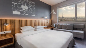 Hyatt Regency Paris Etoile: hotel with view on eiffel tower
